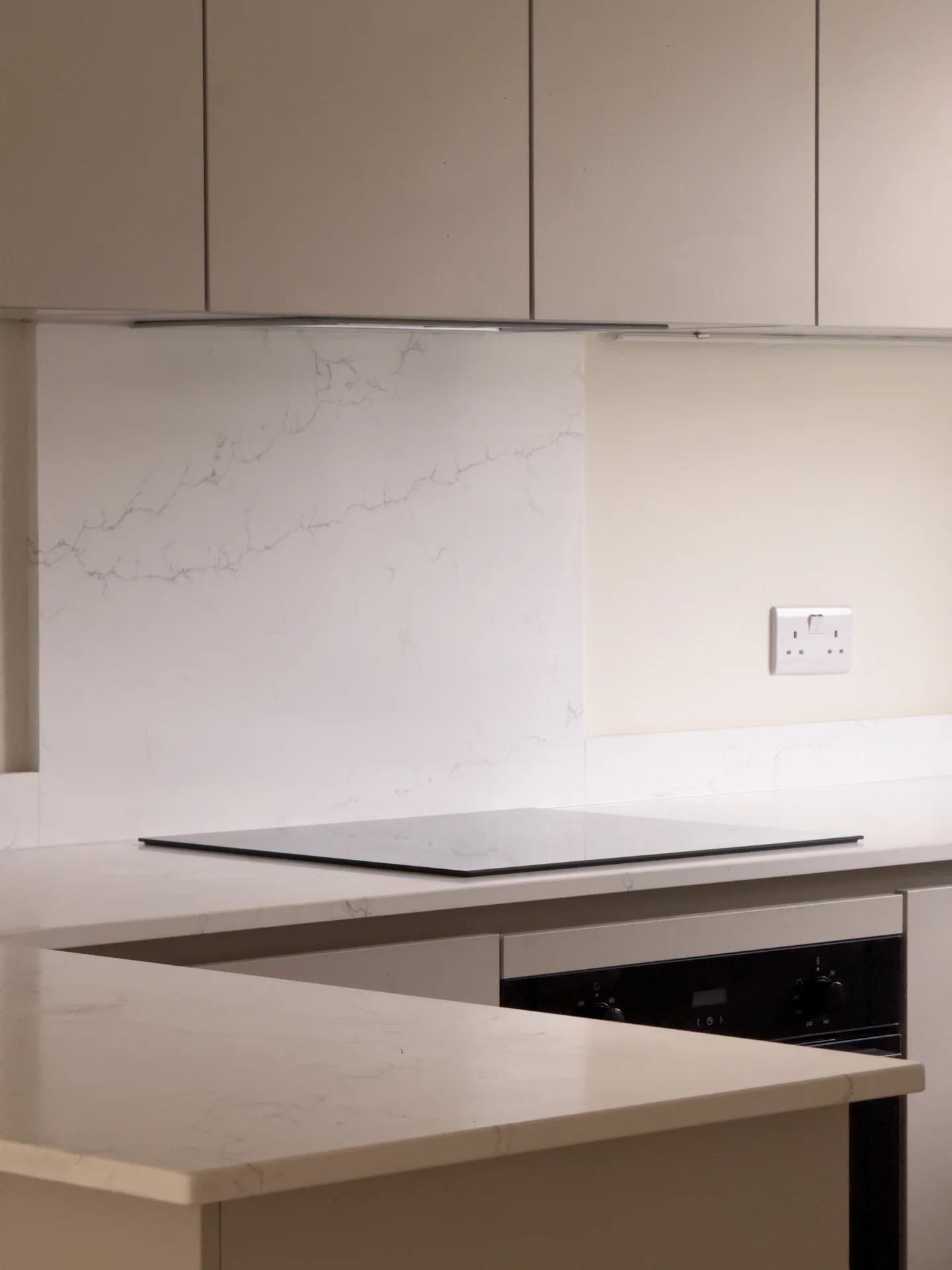 Kitchen hob and splashback, after